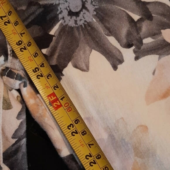 7 For All Mankind Cropped Floral Printed Skinny Jeans - Picture 10 of 10